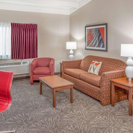 Ramada By Wyndham Hammond Hotel & Conference Center Esterno foto