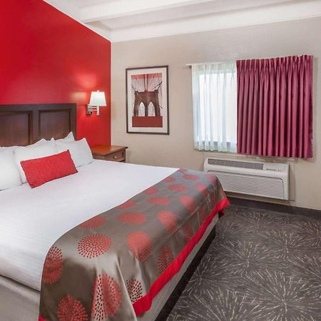 Ramada By Wyndham Hammond Hotel & Conference Center Esterno foto