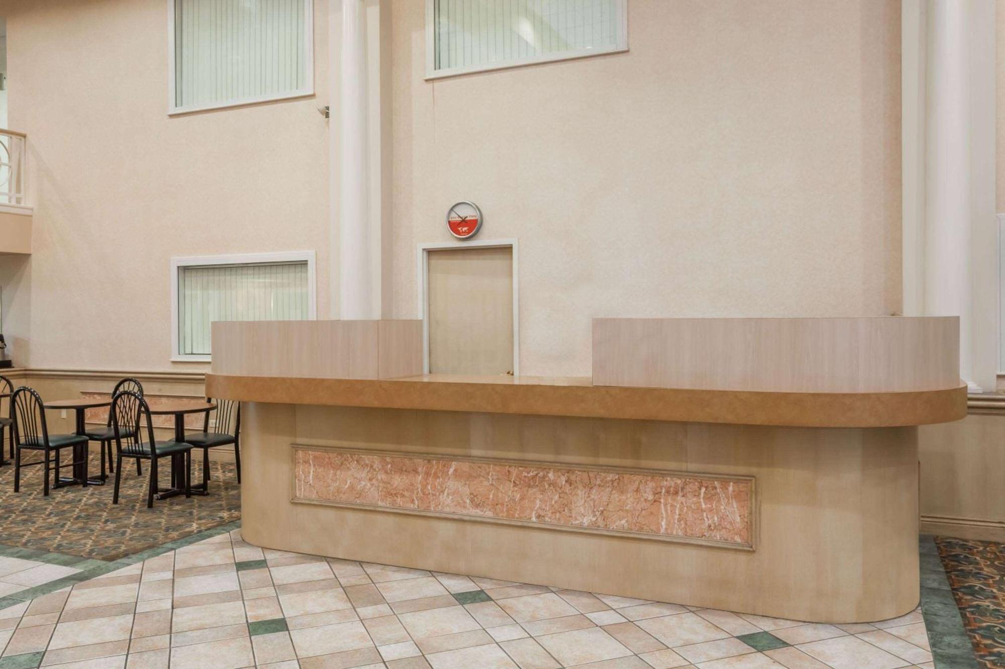 Ramada By Wyndham Hammond Hotel & Conference Center Esterno foto
